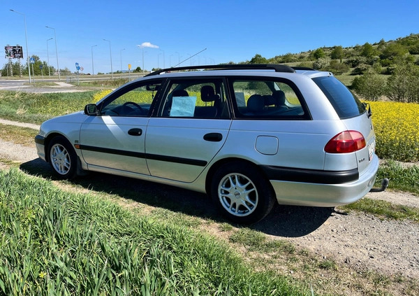 Toyota Avensis cena 7000 przebieg: 252000, rok produkcji 2001 z Bielawa małe 529